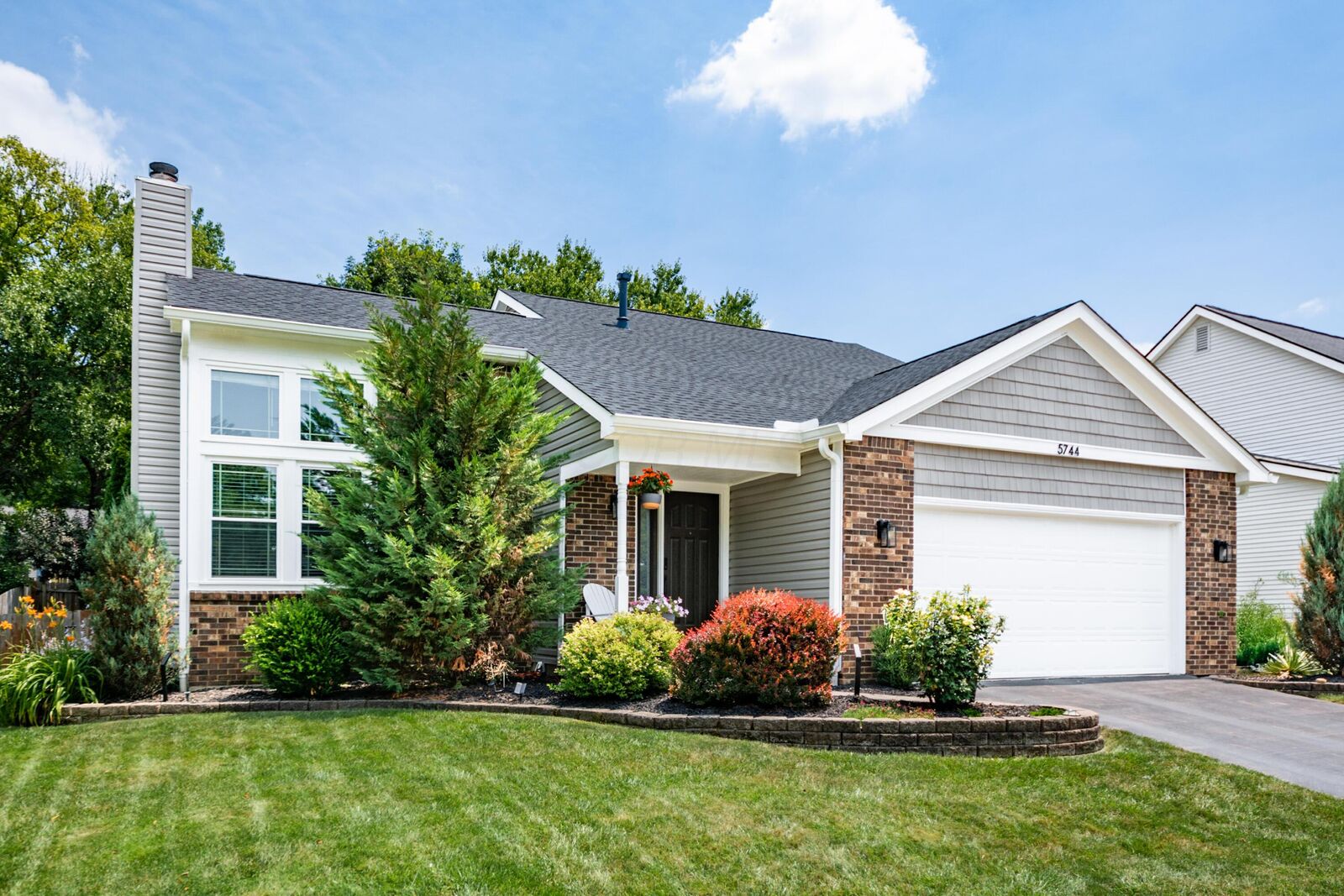 Property Photo: 5744 Burntwood Way OH 43081
