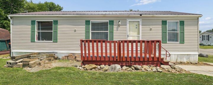 Property Photo: 1100 Thornwood Drive OH 43056