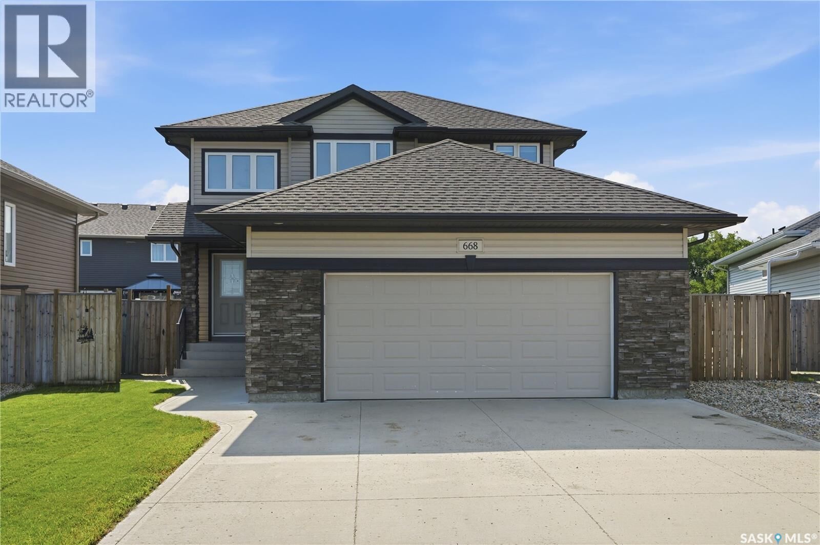 Property Photo: 668 Lehrer Crescent SK S7R 0L2