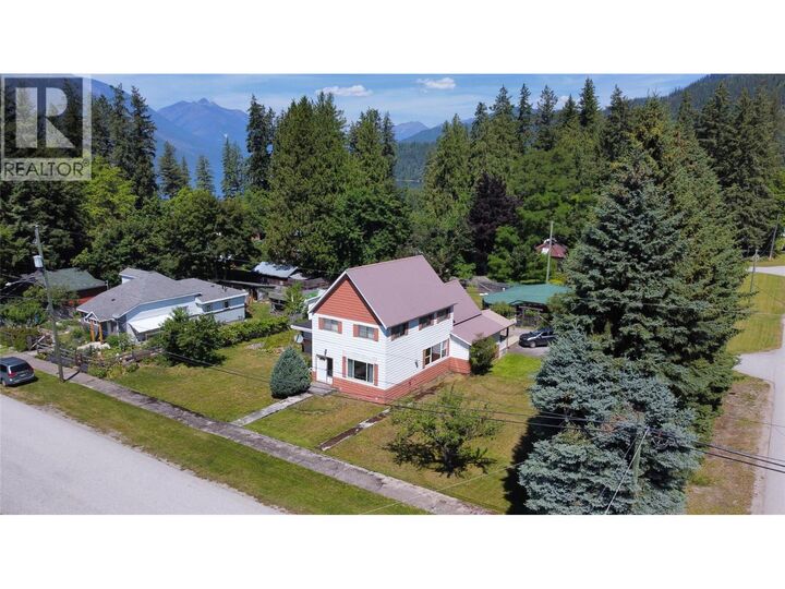 Property Photo: 318 8th Avenue BC V0G 1S1