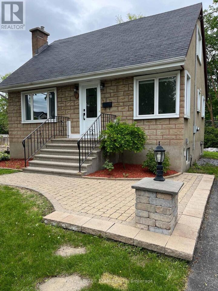 Property Photo:  9 Tower Road East  ON K2G 2E2 