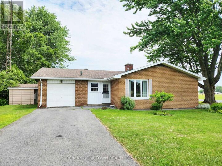 Property Photo: 38 Elizabeth Drive ON K0E 1K0