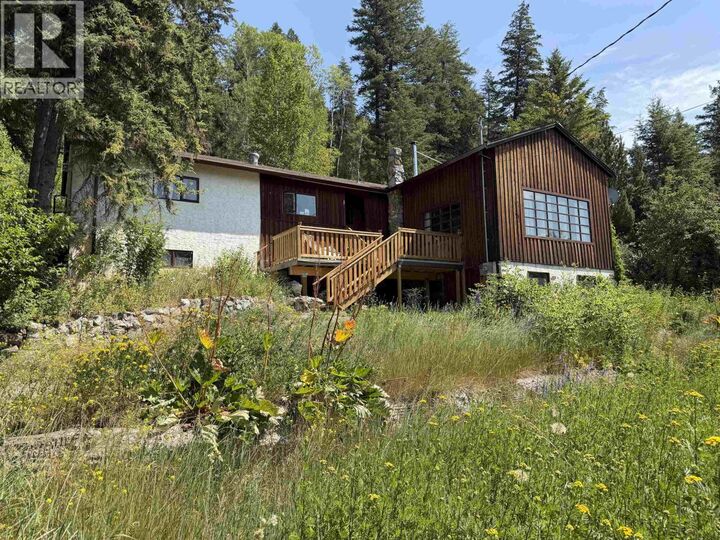 1575 Soda Creek Townsite Road — photo 1