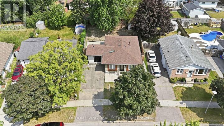 Property Photo: 54 Nicholas Crescent ON N6E 2E9