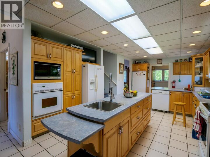 Property Photo:  5175 Baker-Kersley Road  BC V2J 6L6 