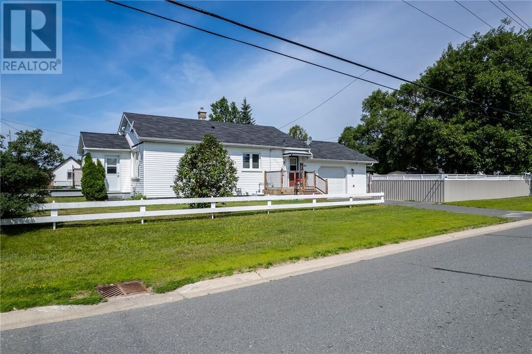 Property Photo: 581 Avery Drive ON P5E 1K5