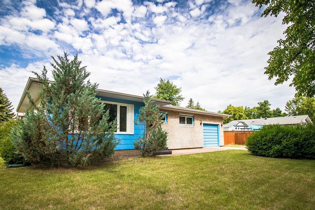 Property Photo: 40 Regent Crescent MB R7B 2W9
