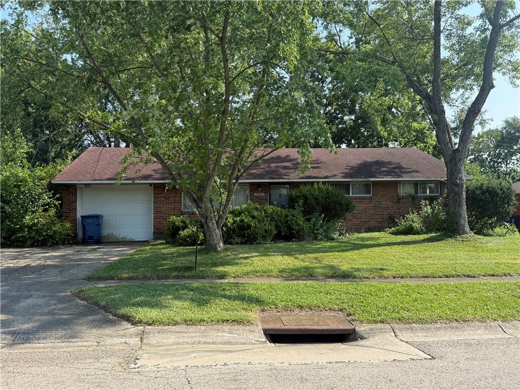 Property Photo: 5524 Shady Oak Street OH 45424
