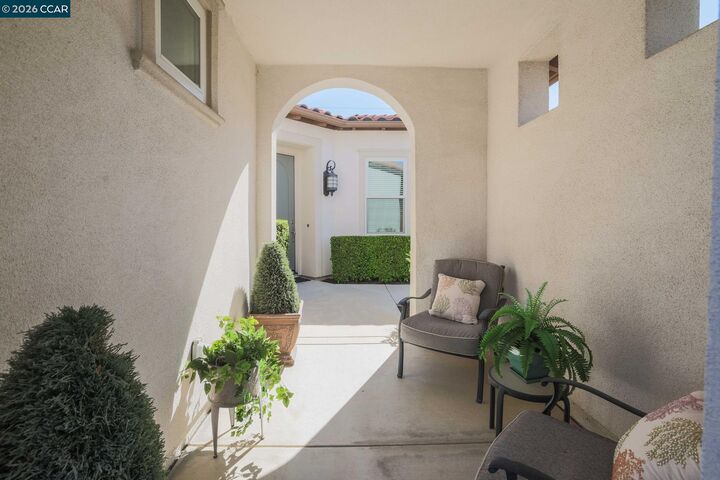 Property Photo: 1605 Chianti Ln CA 94513