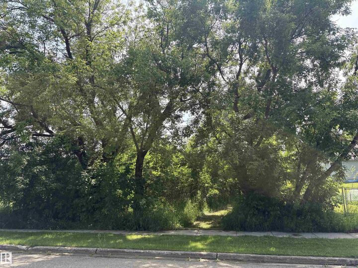 Property Photo:  #2 University Avenue  AB T0G 1A0 