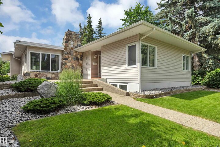 Property Photo: 11807 91 Avenue NW AB T6G 1B1
