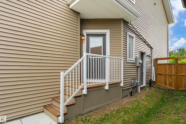 Property Photo:  1323 Erker Crescent NW  AB T6M 2N5 