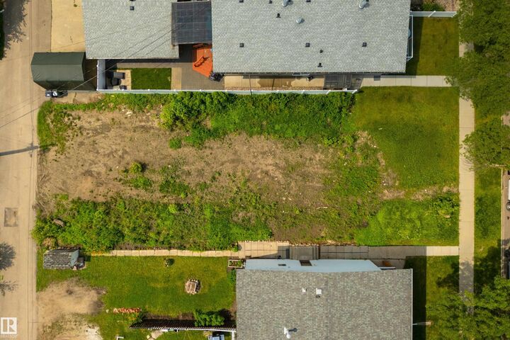Property Photo:  9523 87 Avenue NW  AB T6C 1K4 