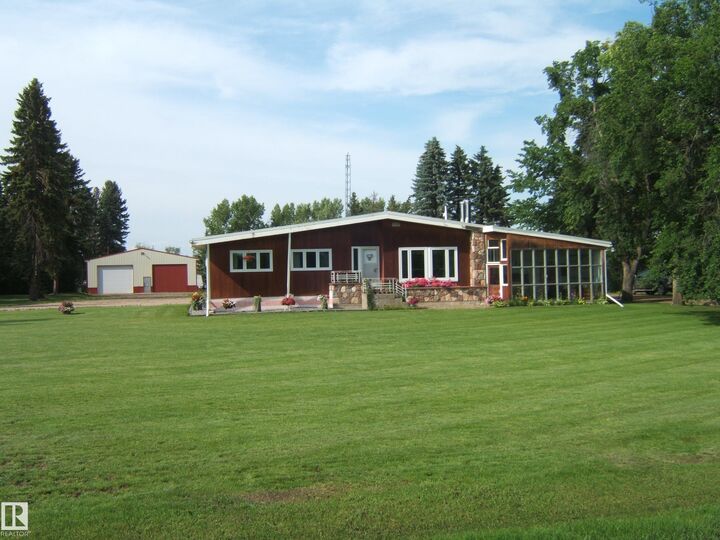 Property Photo:  151042 Twp  Rd 562  AB T0B 4R0 