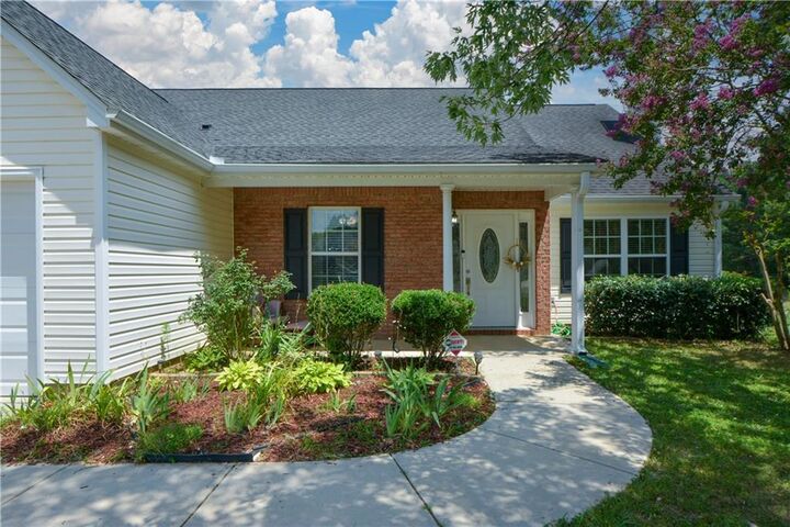 Property Photo: 1320 Webb Farm Lane GA 30052
