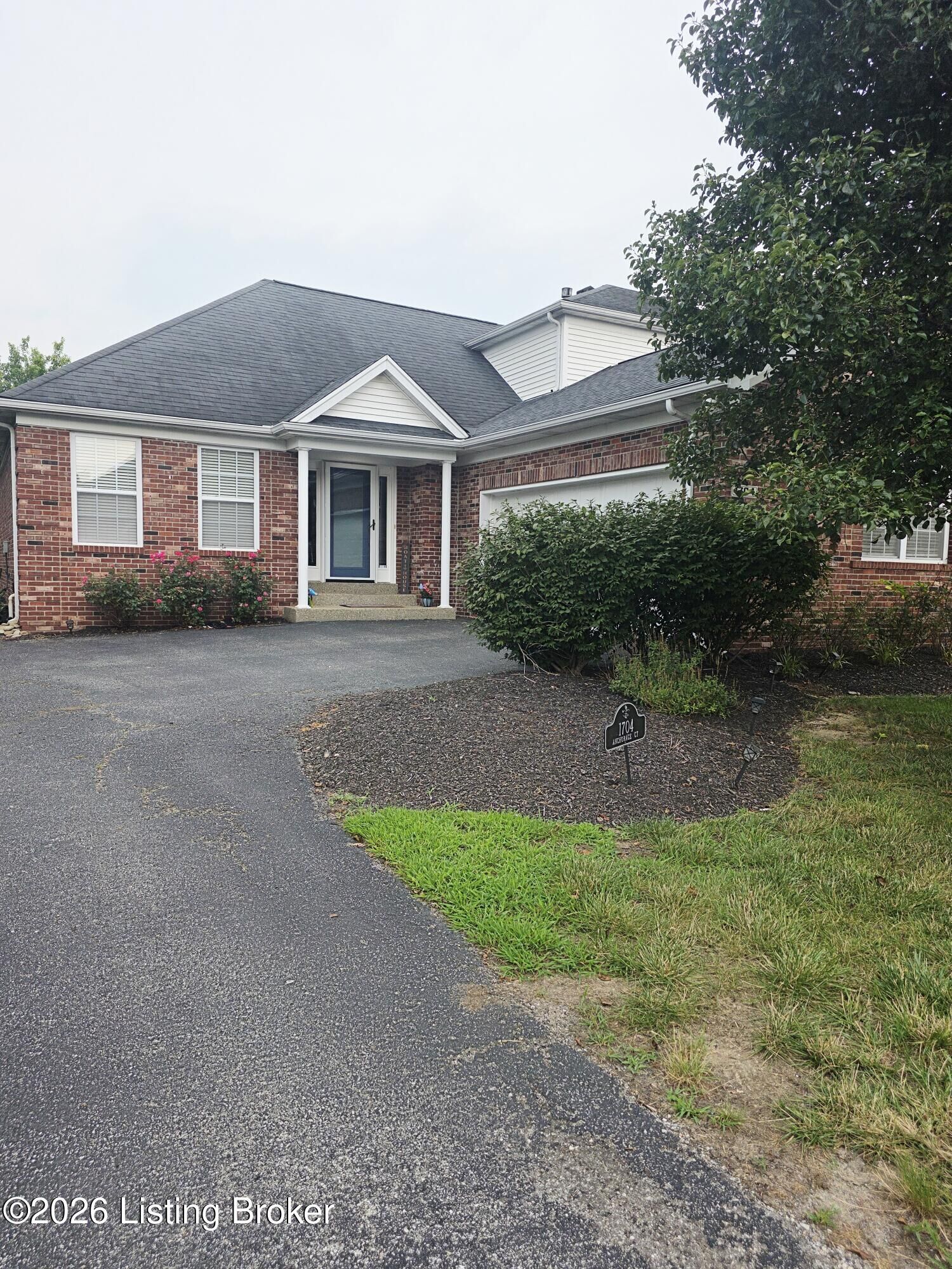 Property Photo: 1704 Anchorage Ct KY 40059
