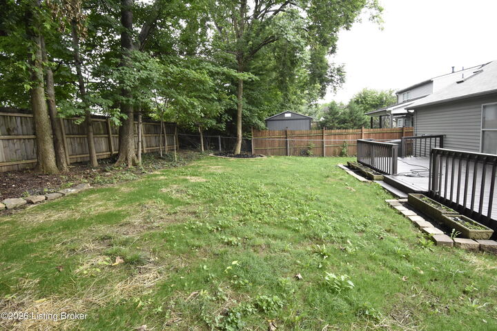Property Photo: 10306 Vantage Rd KY 40299