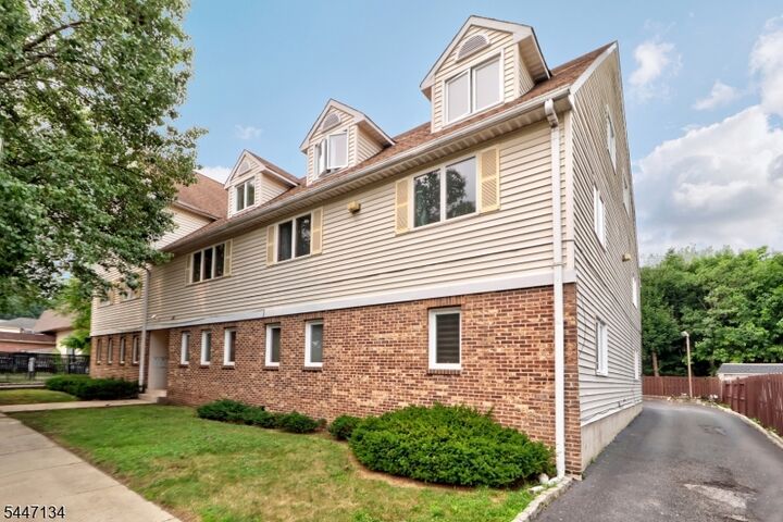 Property Photo:  14 Lawrence St 3A  NJ 07003 