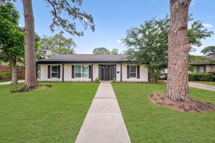 Property Photo: 5630 Lymbar Drive TX 77096