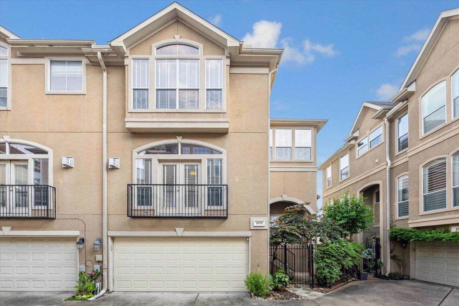 Property Photo:  107 Detering Street B  TX 77007 
