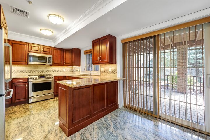 Property Photo: 2132 Linwood Ave C NJ 07024-5231