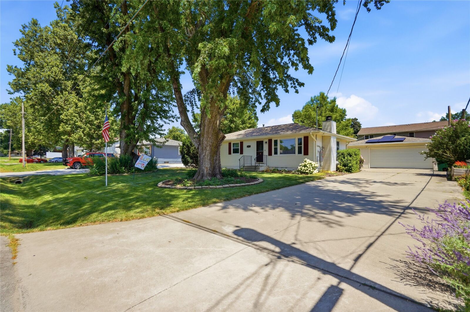 Property Photo: 6671 NW 4th Court IA 50313