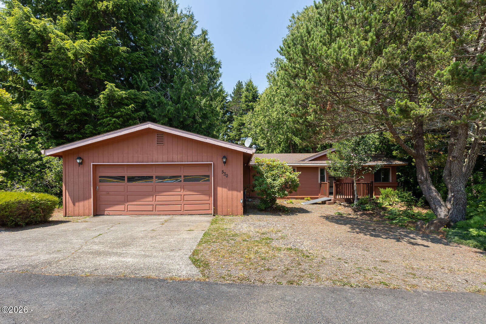 Property Photo: 530 Seagrove Loop OR 97367