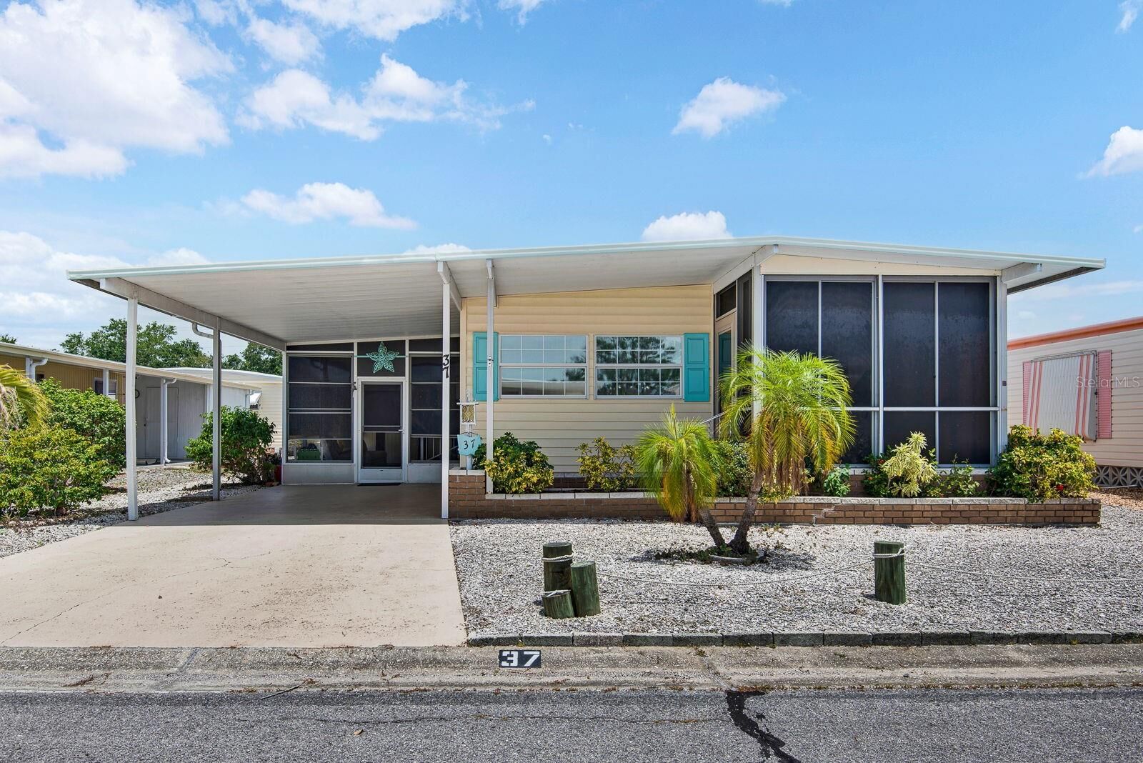 Property Photo: 37 Caballo Way FL 34209