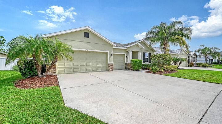 Property Photo: 15127 Las Olas Place FL 34212