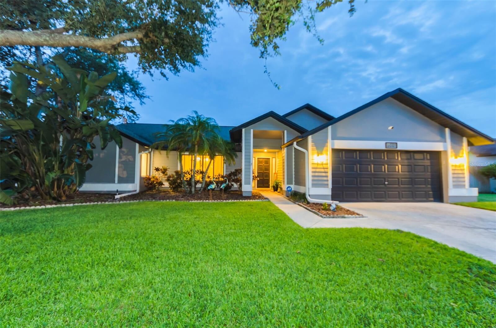 Property Photo: 5441 Worthington Loop FL 34685