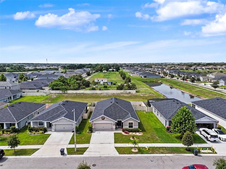 Property Photo:  11820 Stone Pine Street  FL 33569 