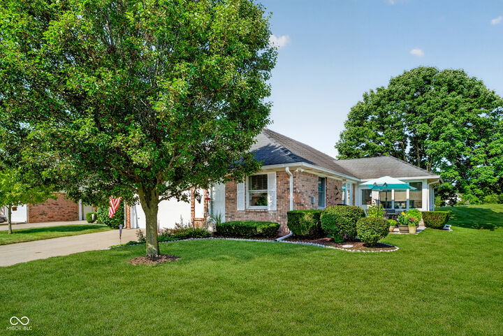 Property Photo: 1278 Holiday Lane W IN 46112