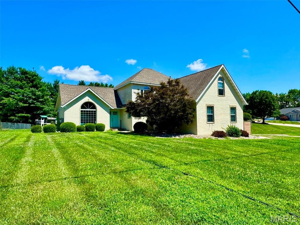 Property Photo: 261 Hummingbird Lane MO 63401