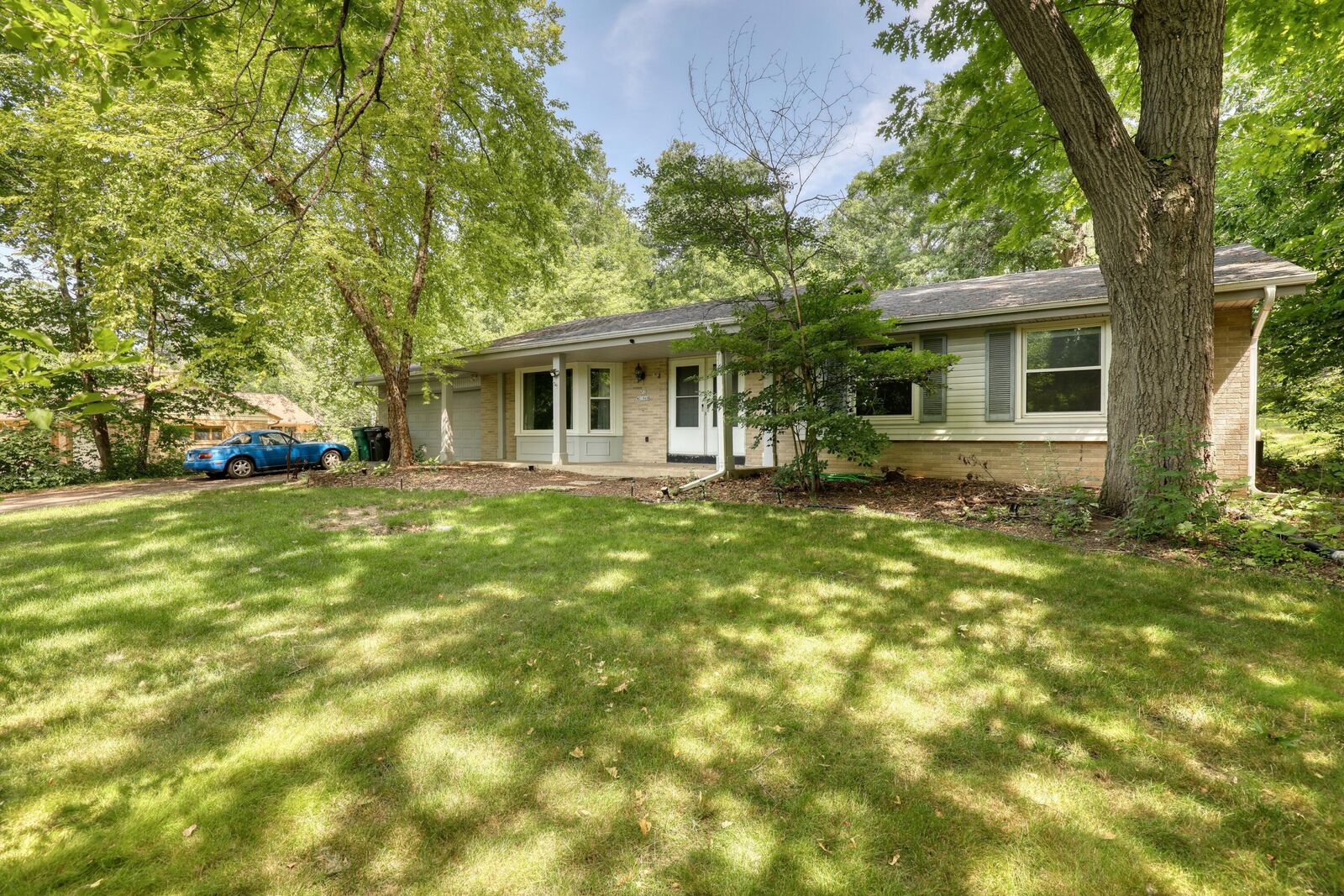Property Photo: N52w21868 Virginia Ln WI 53051