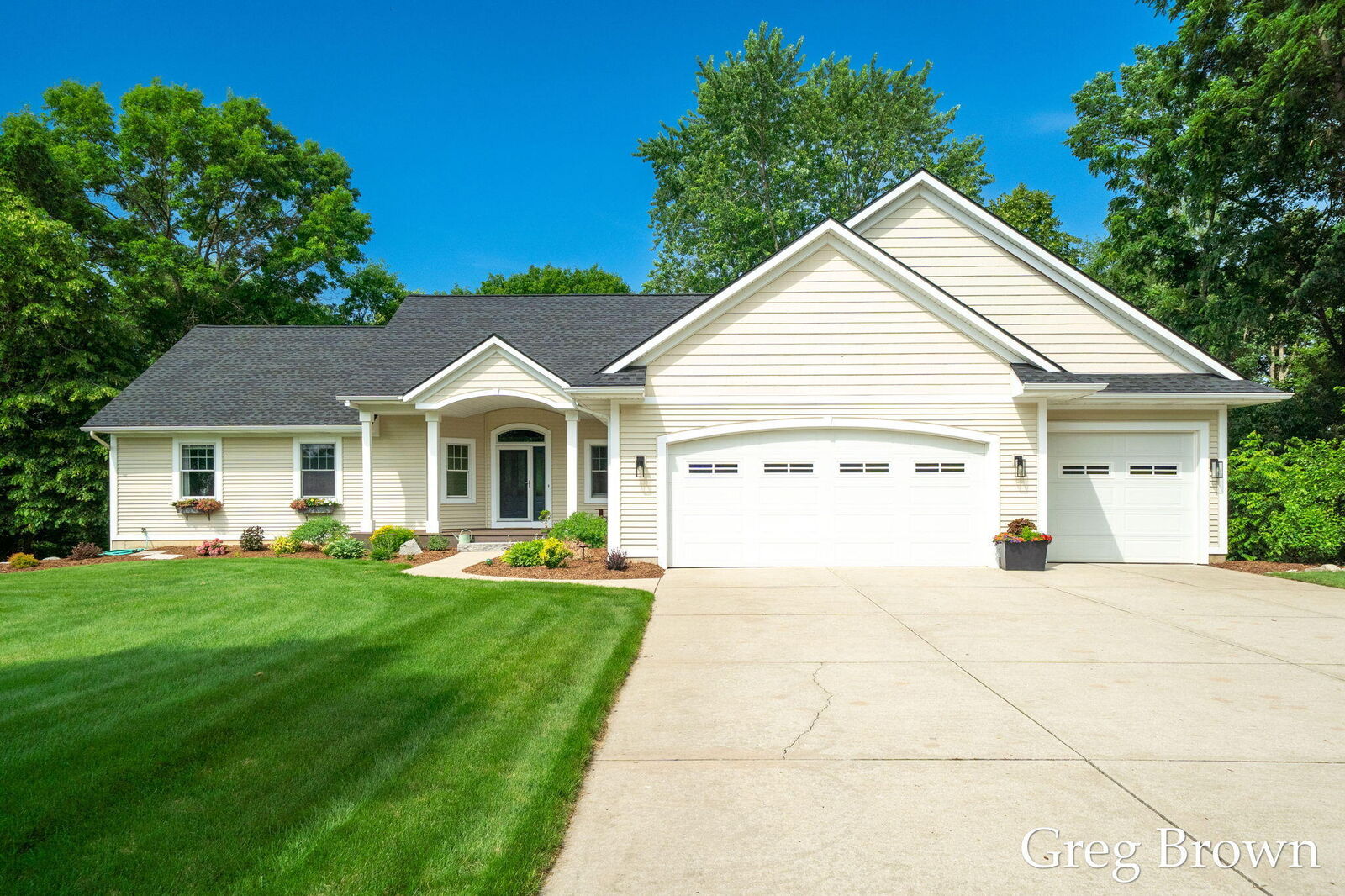 Property Photo: 1995 Knollpoint Drive NE MI 49301