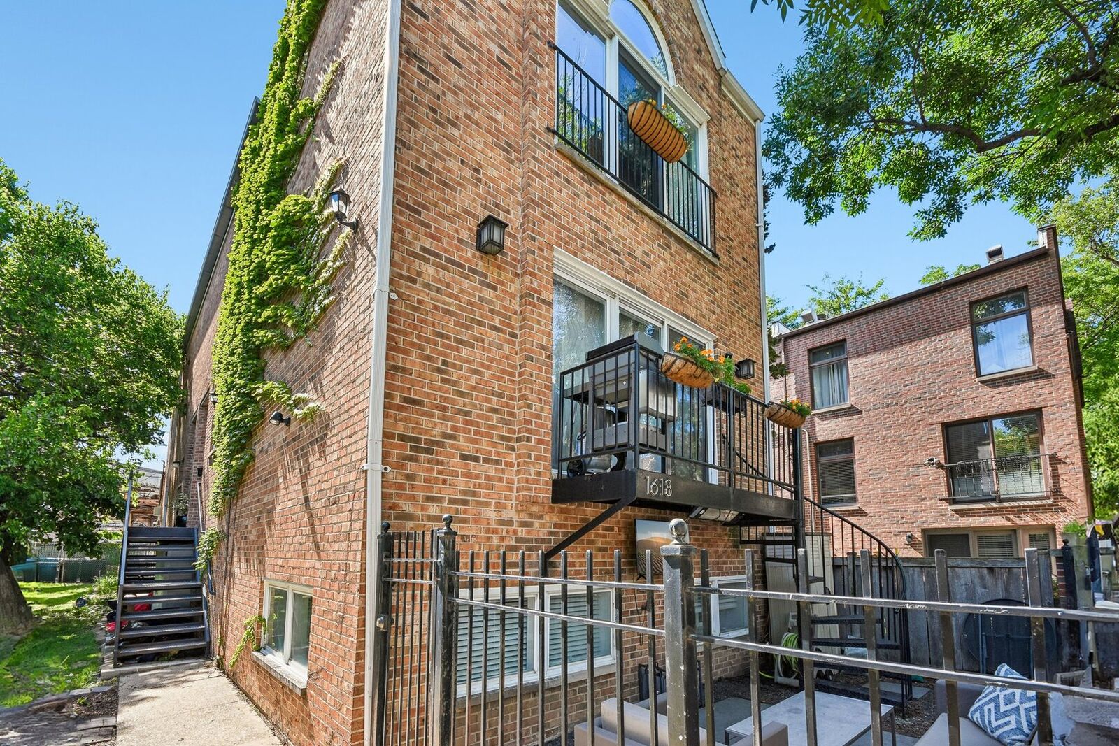Property Photo:  1618 N Burling Street A  IL 60614 