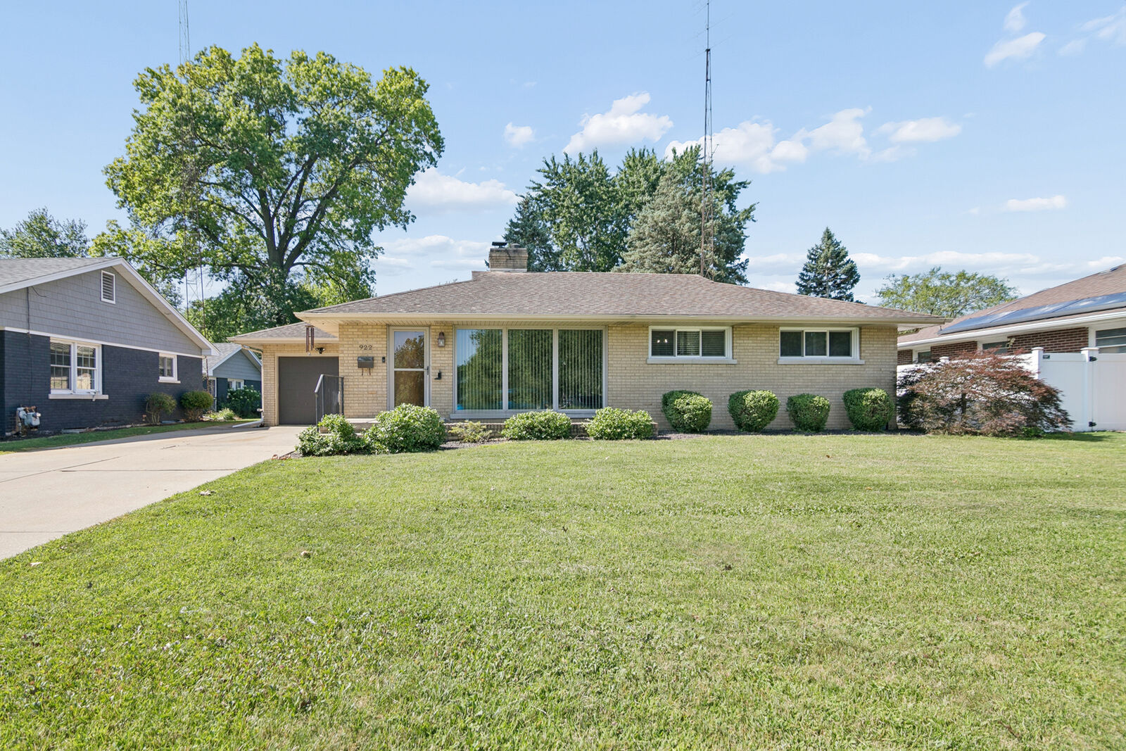 Property Photo:  922 W Van Meter Street  IL 60901 