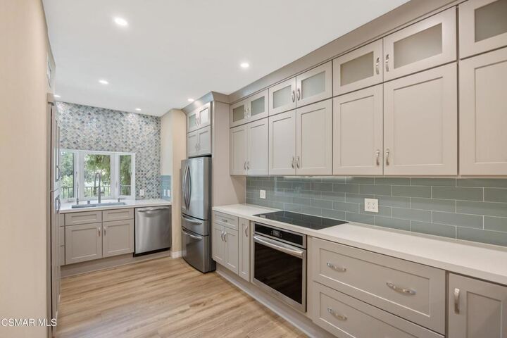 Property Photo: 5530 Spanish Oak Lane F CA 91377