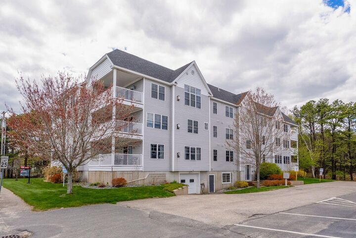 Property Photo: 170 East Grand Avenue 1 ME 04064