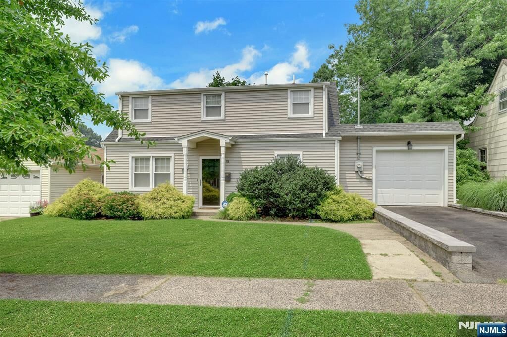 Property Photo:  15 Lynne Avenue  NJ 07506 