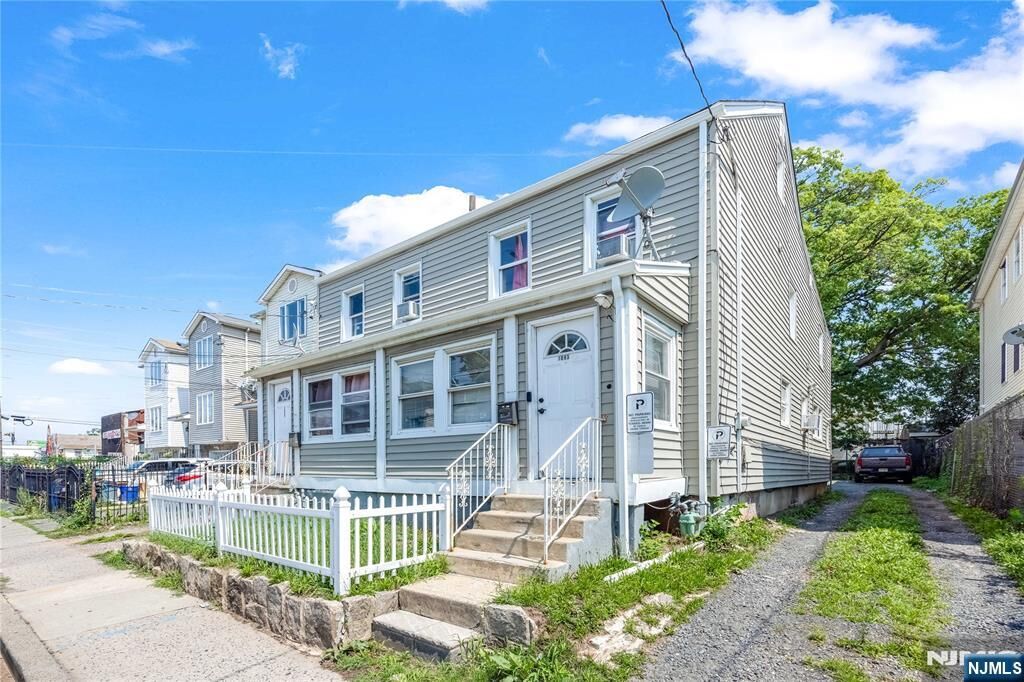 Property Photo:  1083-1085 Magnolia Avenue  NJ 07201 