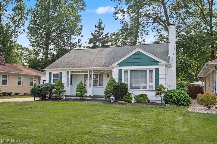 Property Photo: 631 Adelaide Avenue NE OH 44483