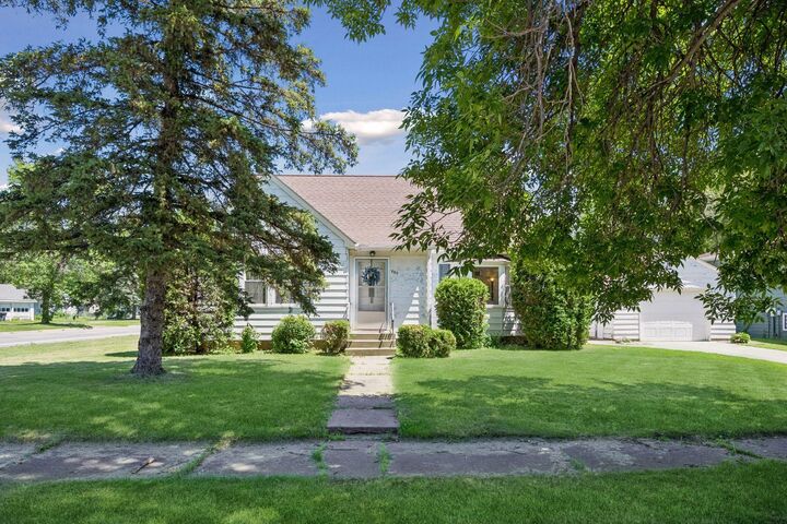 Property Photo: 405 4th Avenue SE MN 56353