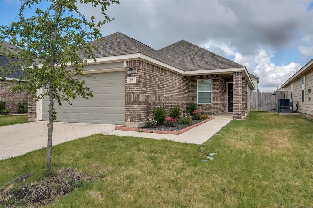 Property Photo:  421 Sussex Drive  TX 76140 