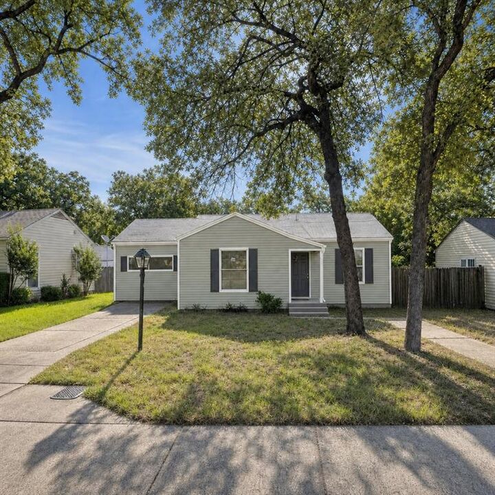 Property Photo:  3018 Oakwood Street  TX 76117 