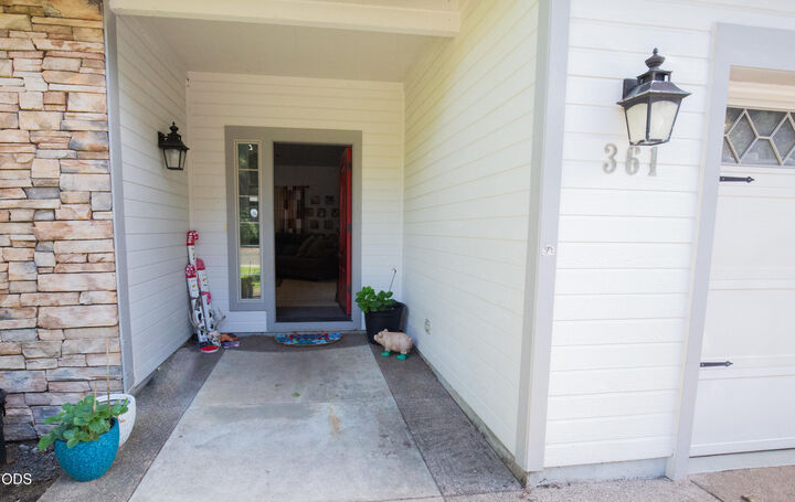 Property Photo: 361 Noah's Way OR 97523