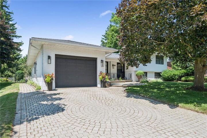 Property Photo: 56 Thornridge Crescent ON N2M 4W1