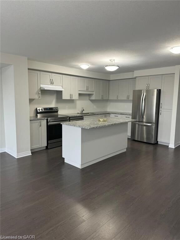 Property Photo:  35 Valencia Avenue  ON N2R 0R7 
