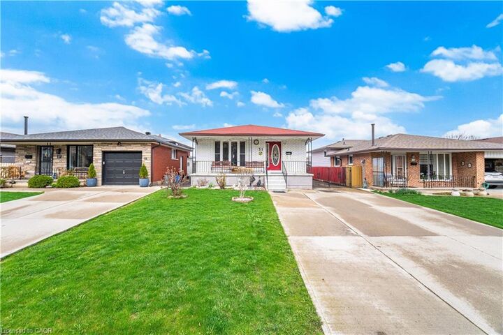 Property Photo:  
