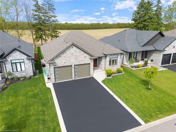 Property Photo: 14 Stonebridge Place ON N3Y 0B5